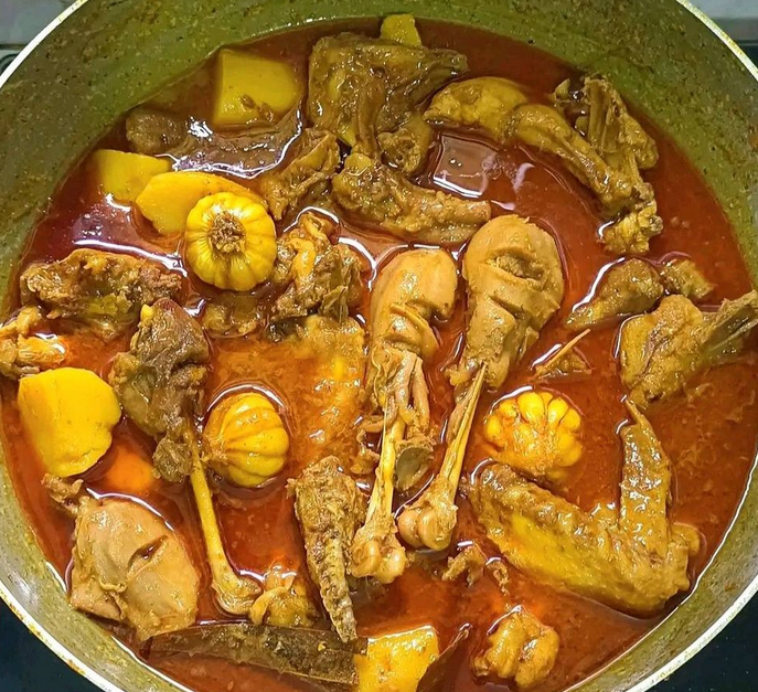 মধুকা মেজবানি মসলা দিয়ে ঝাল মুরগির ভুনা (সহজ রেসিপি)